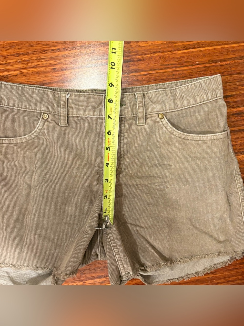 Carve Designs Tan Oahu Corduroy Dogtown Shorts Size 4 with 4” inseam coastal - Picture 5 of 7